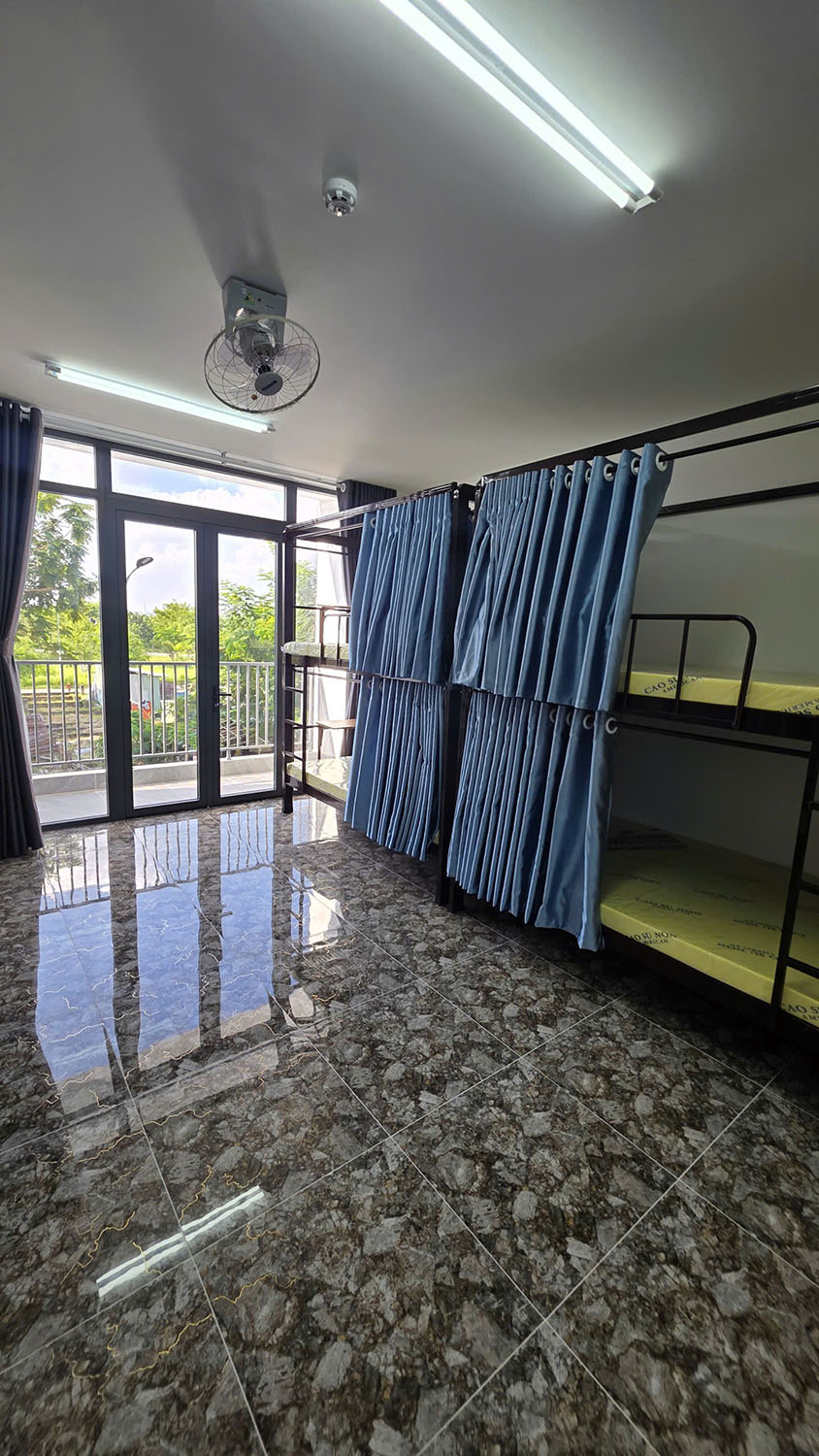 Phòng 8 Người – Có Ban Công